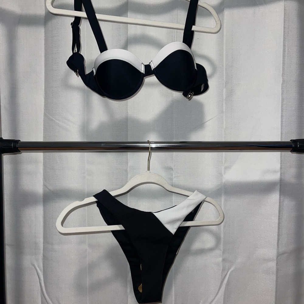 Two piece bikini - Picture 2 of 3